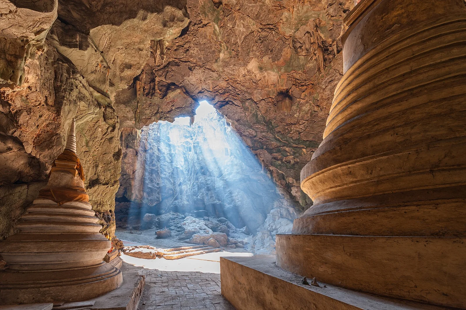 Grotte de Tham Khao Luang