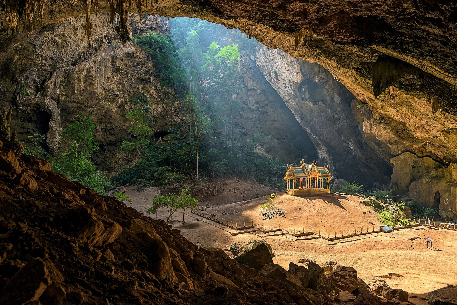 Grotte de Phraya Nakhon