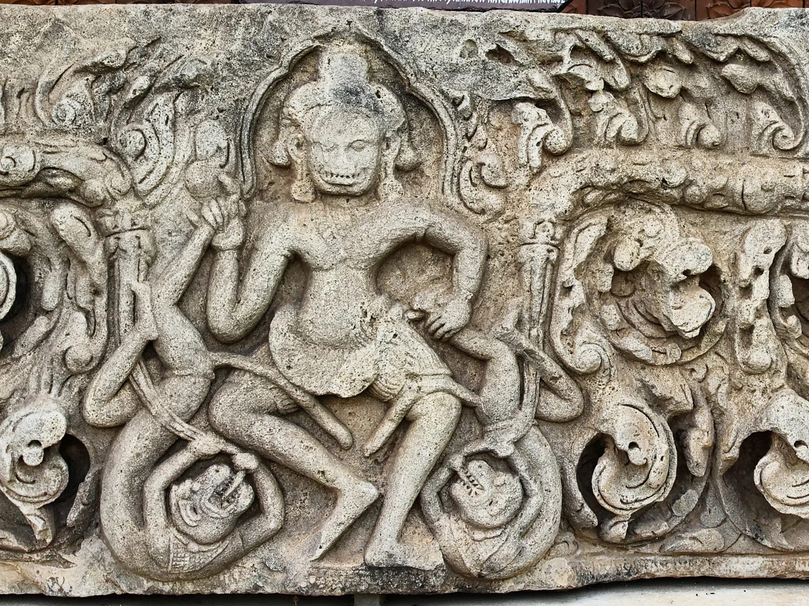 Relief sculpté conservé au musée national de Phimai