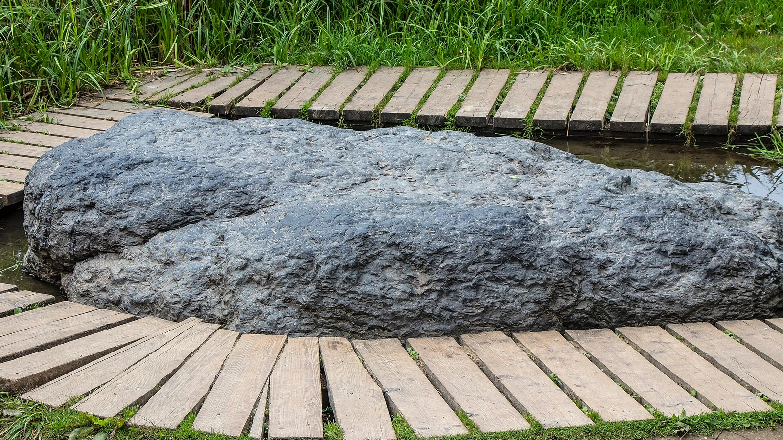 Blue stone of Plechtcheïevo