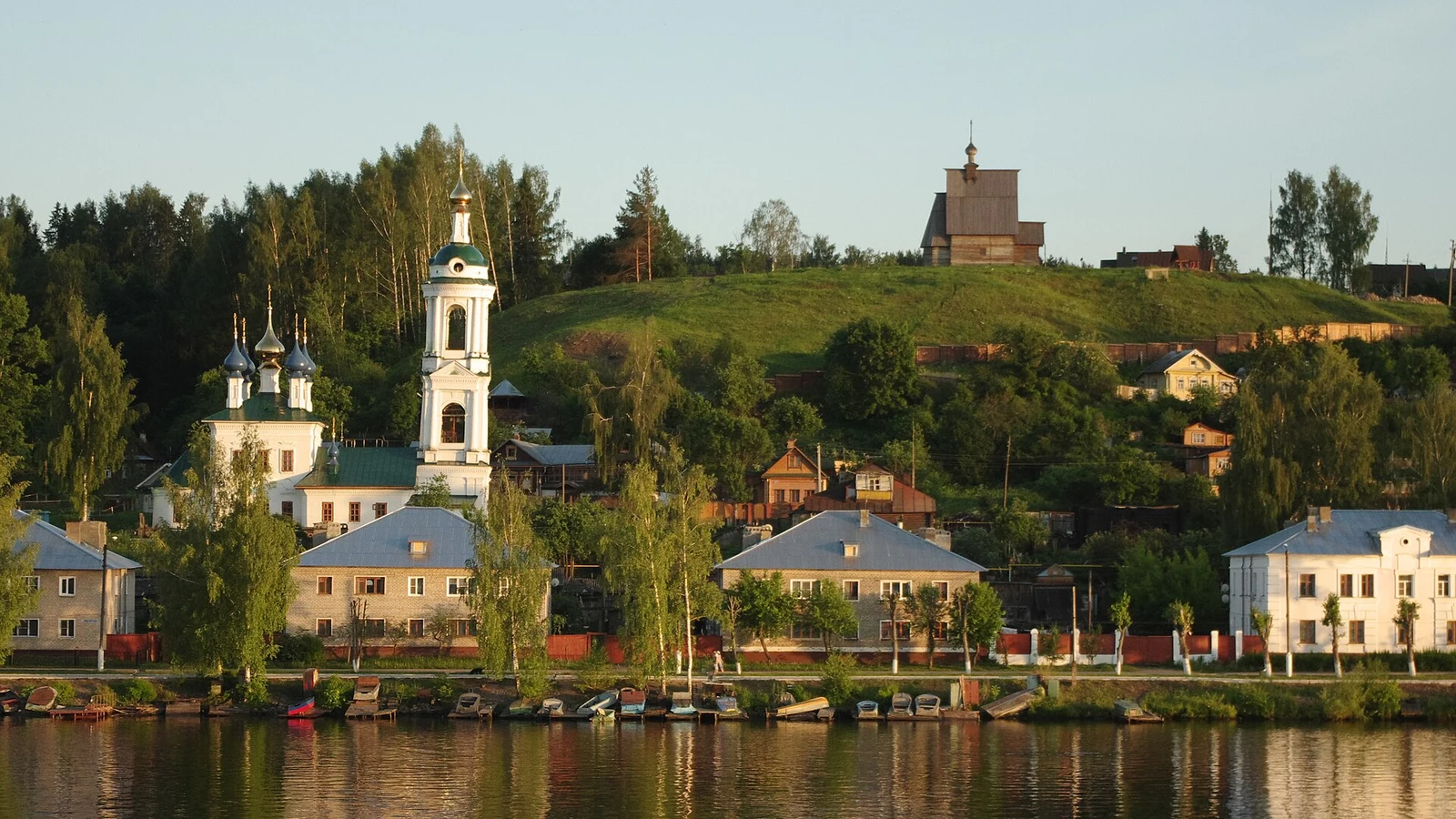 Quais de la Volga