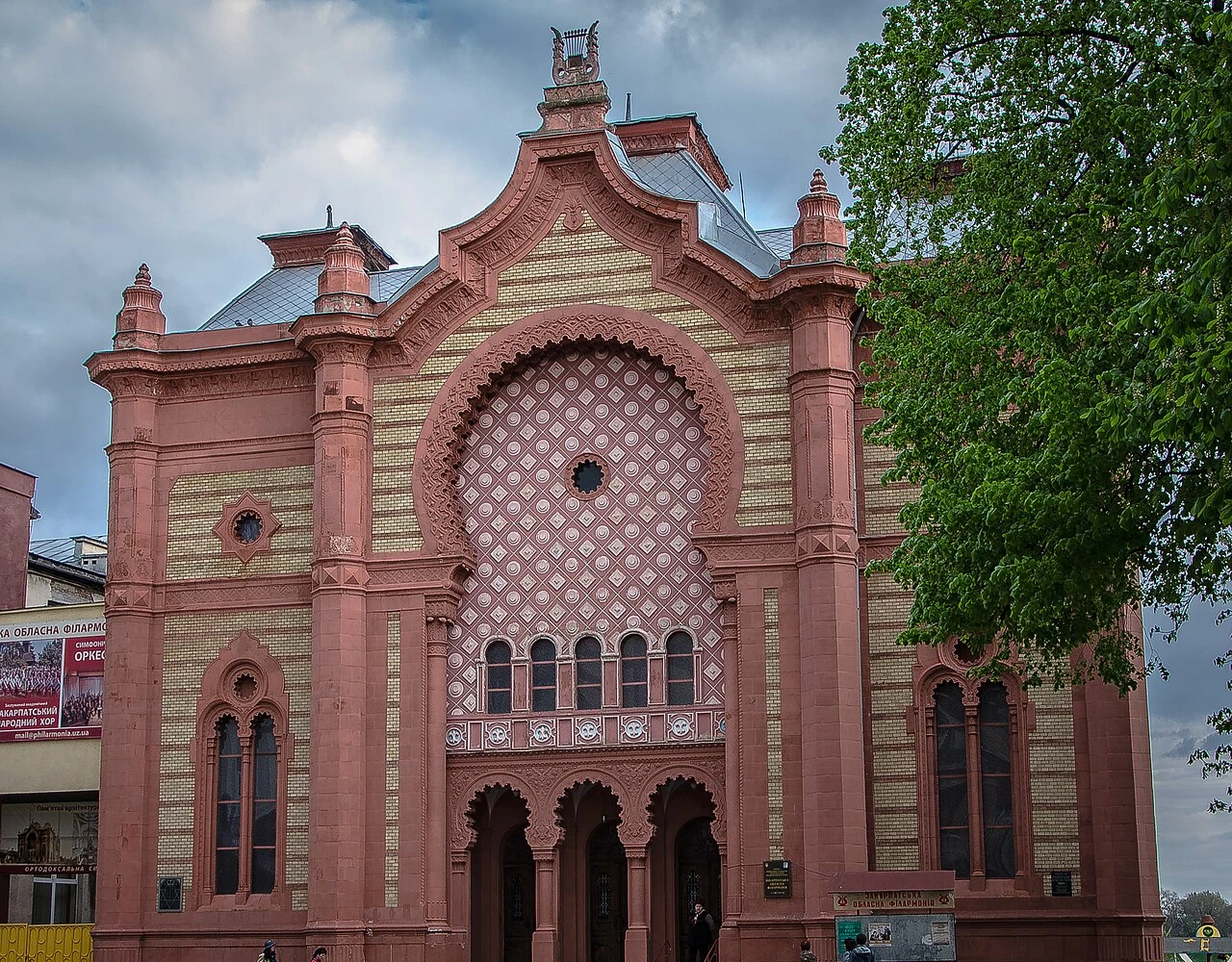 Ancienne synagogue d’Oujhorod — Photographie patrimoniale : elle ne garantit pas l’état actuel du lieu.