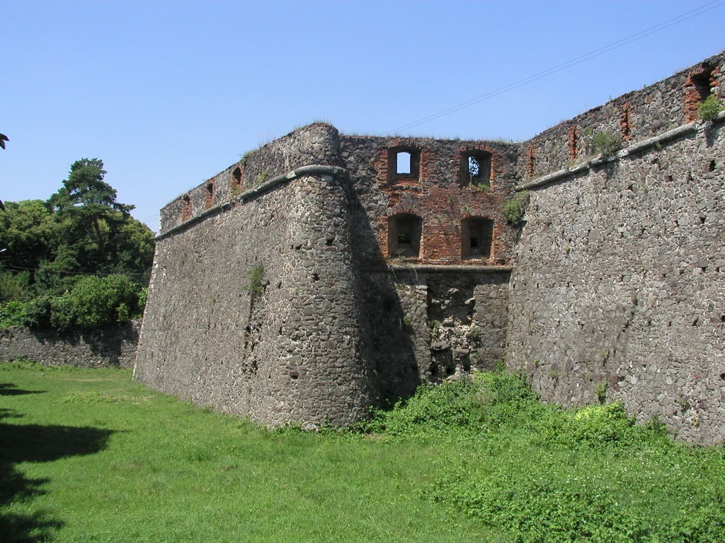 Château d’Oujhorod — Photographie patrimoniale : elle ne garantit pas l’état actuel du lieu.