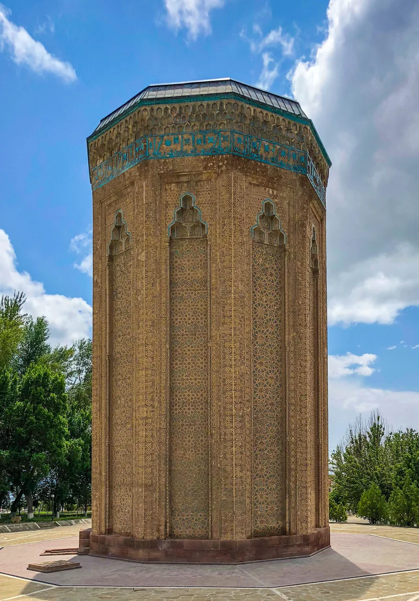 Mausolée de Momine Khatun