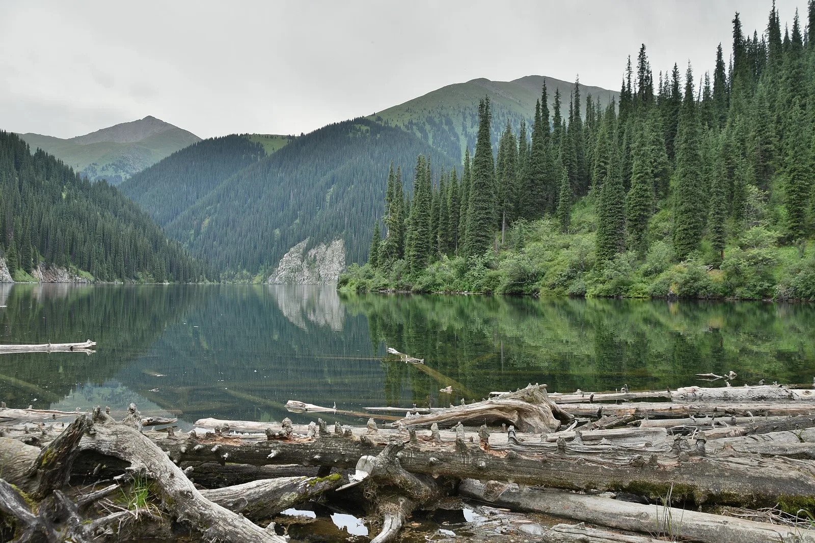 Lac Kolsai intermédiaire