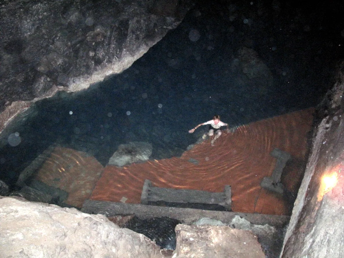 Grotte et lac de Kow Ata