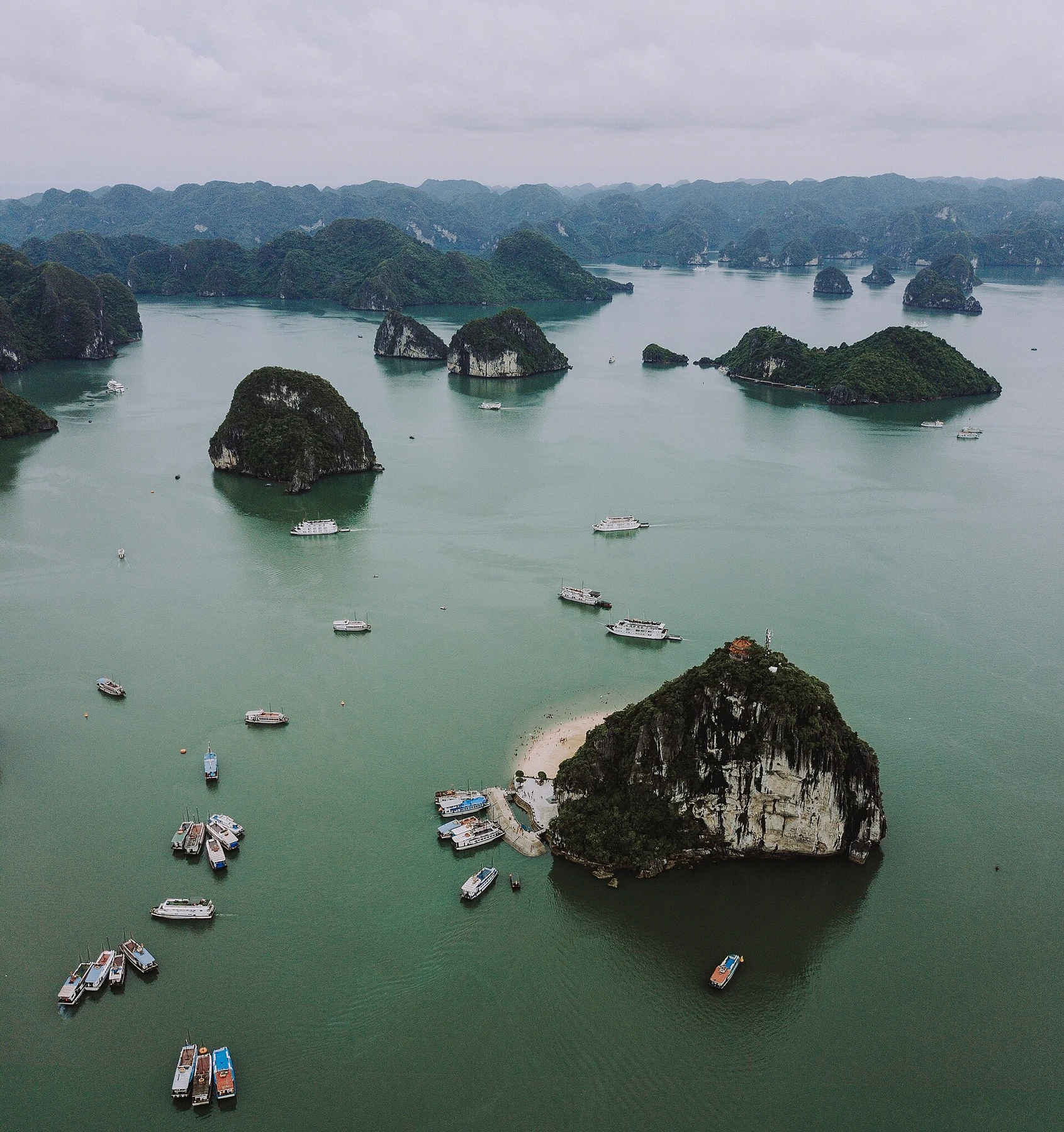 Isla Ti Tốp
