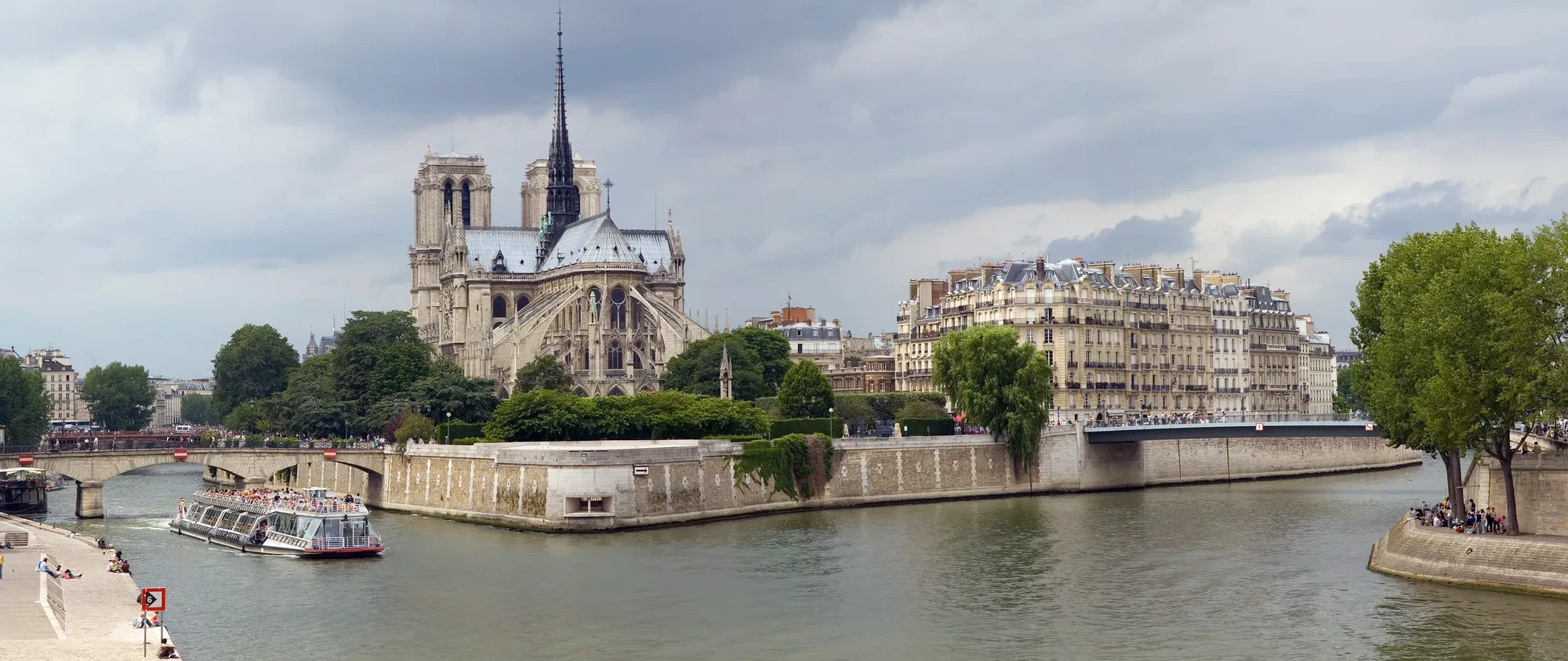 Ile de la Cite et Notre-Dame - Paris