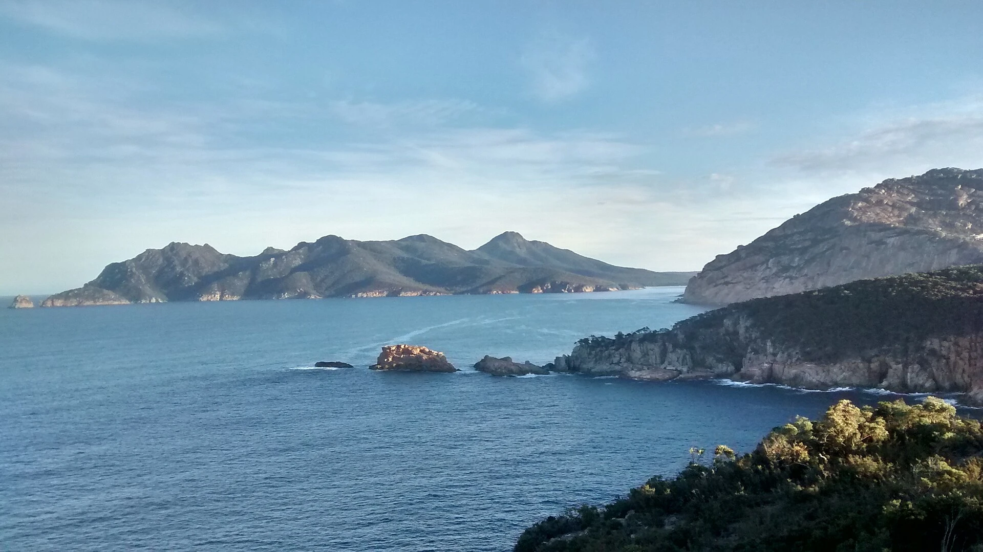 Vista de la costa desde el faro de Cape Tourville.