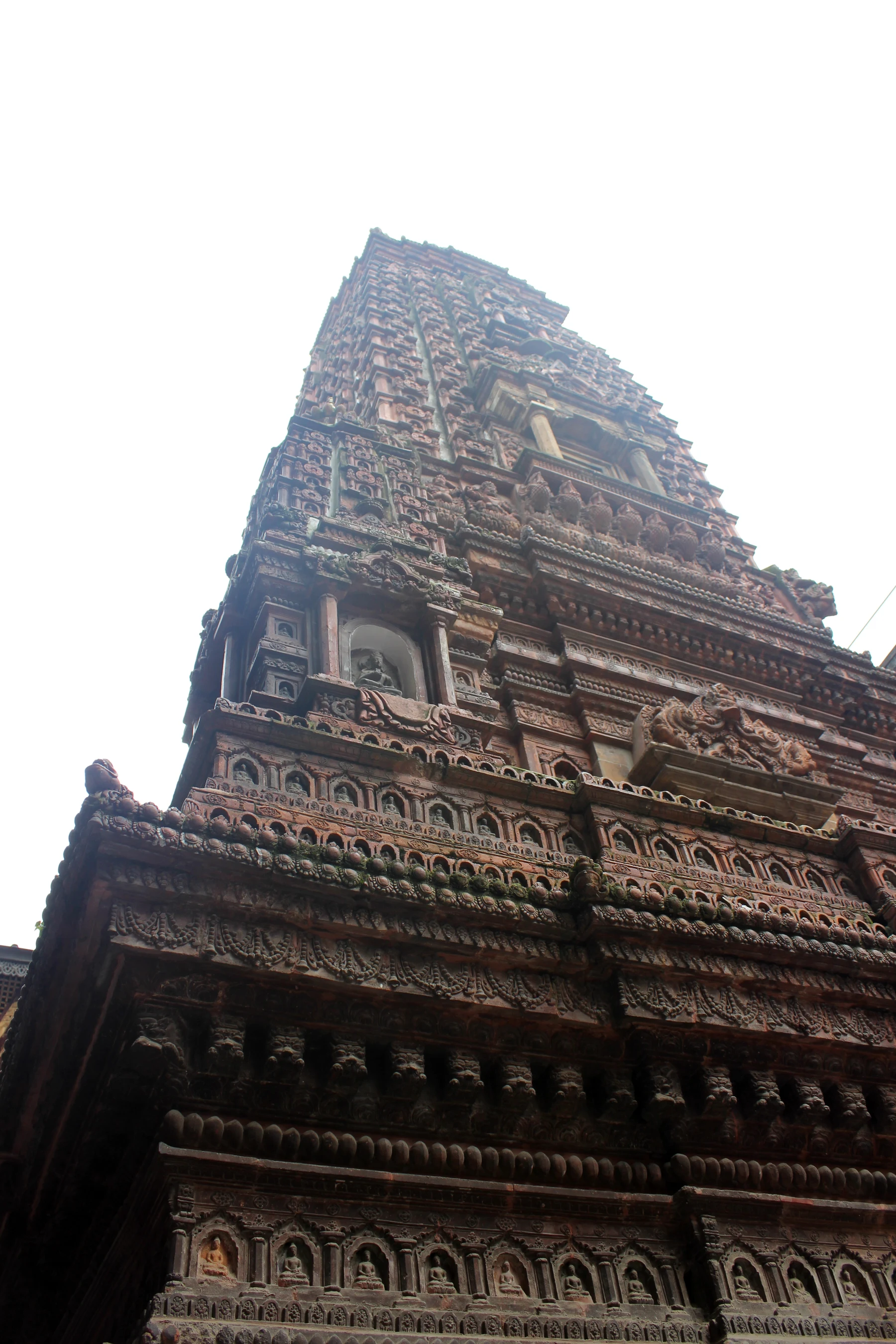 Detalle de la fachada tallada del templo de Mahabouddha