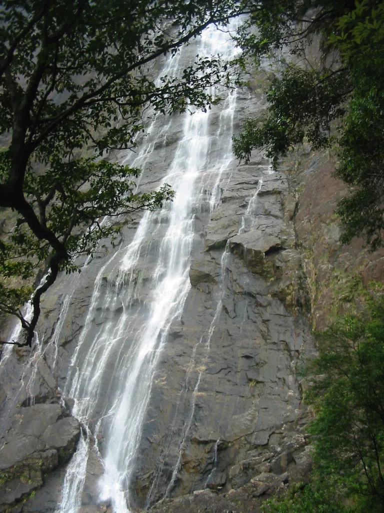 Cascade de Đỗ Quyên