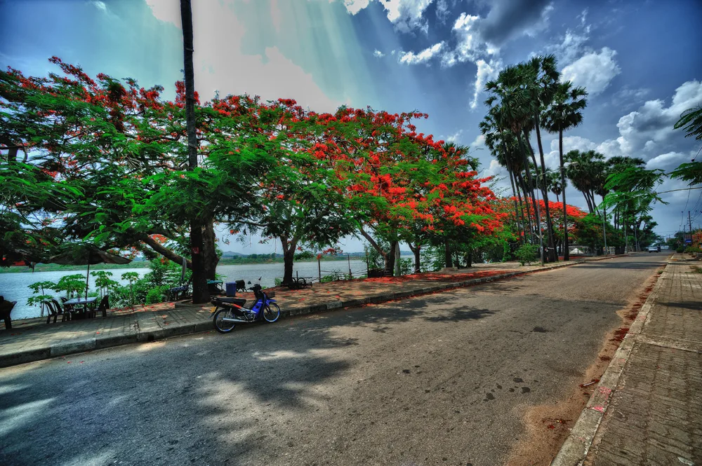 Promenade du Mékong au centre ancien de Savannakhet