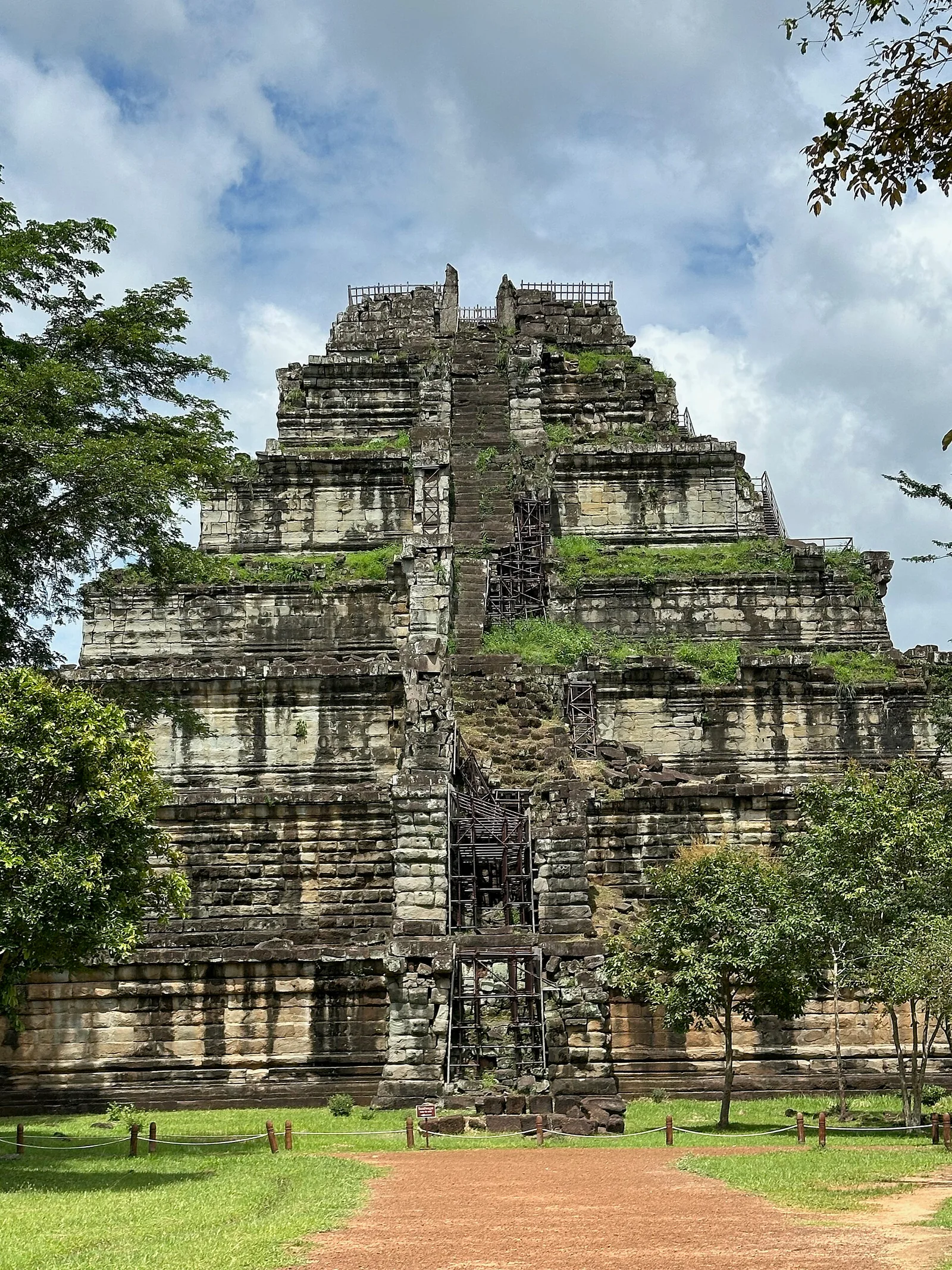 Prasat Thom