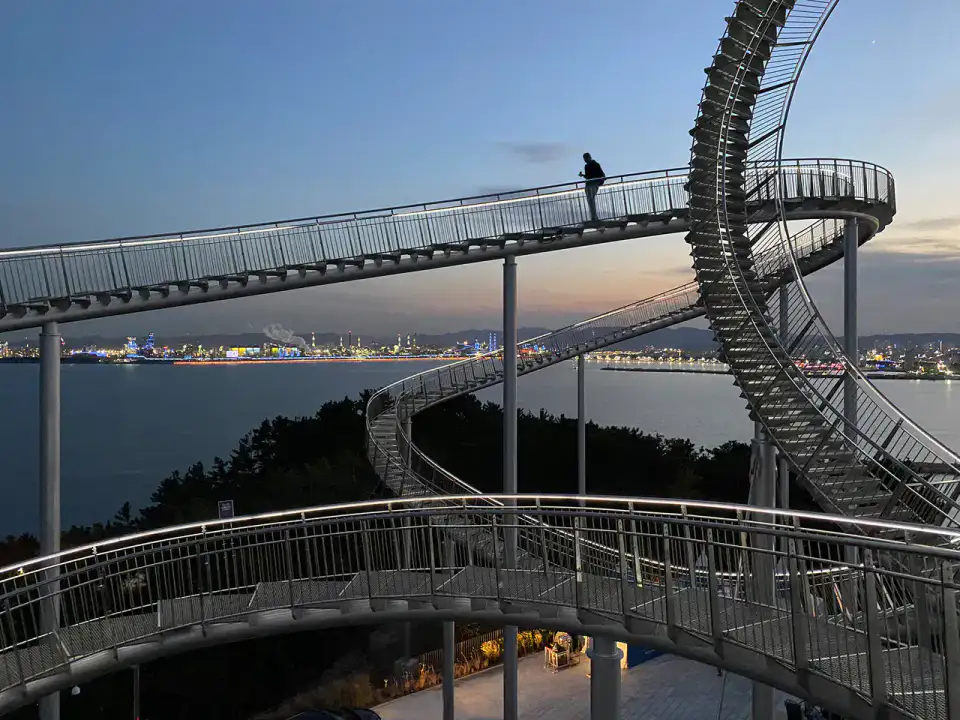 Space Walk - Pohang