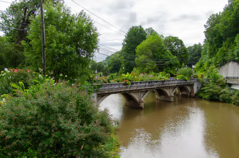Lake Lure Flowering Bridge - Lake Lure et Chimney Rock