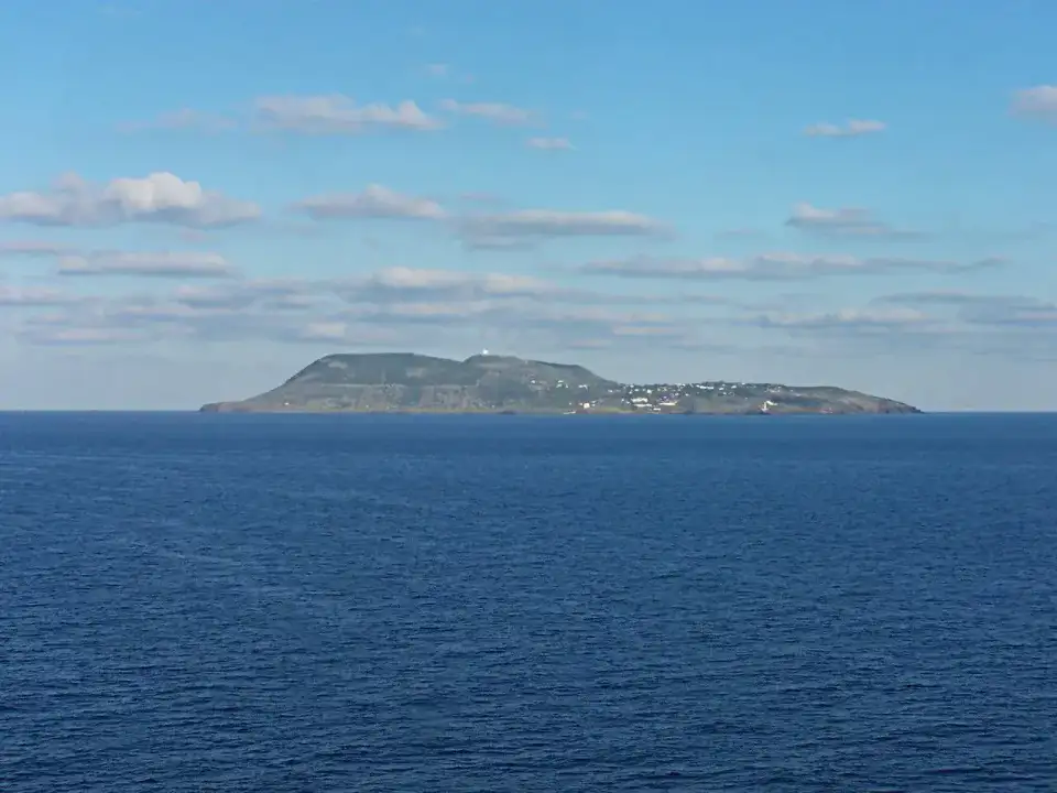 Ferry au port d'Ustica