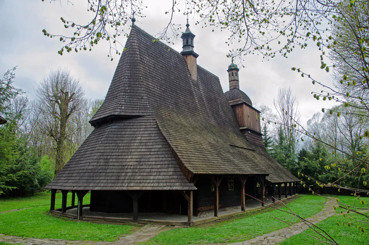 Église en bois de Sękowa en Petite-Pologne