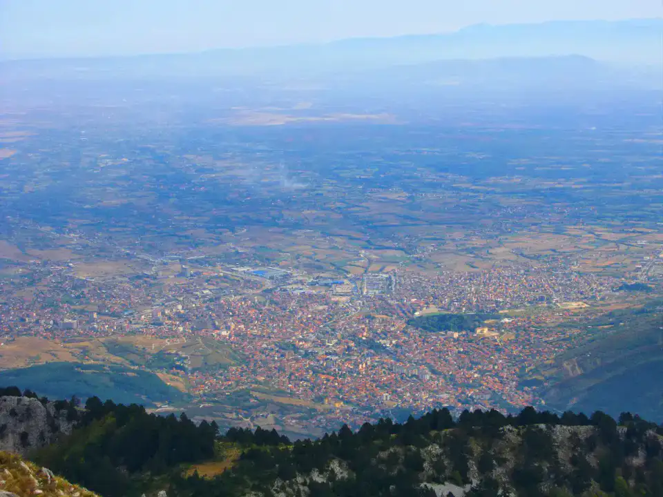 Peja centre — Peja et canyon de Rugova