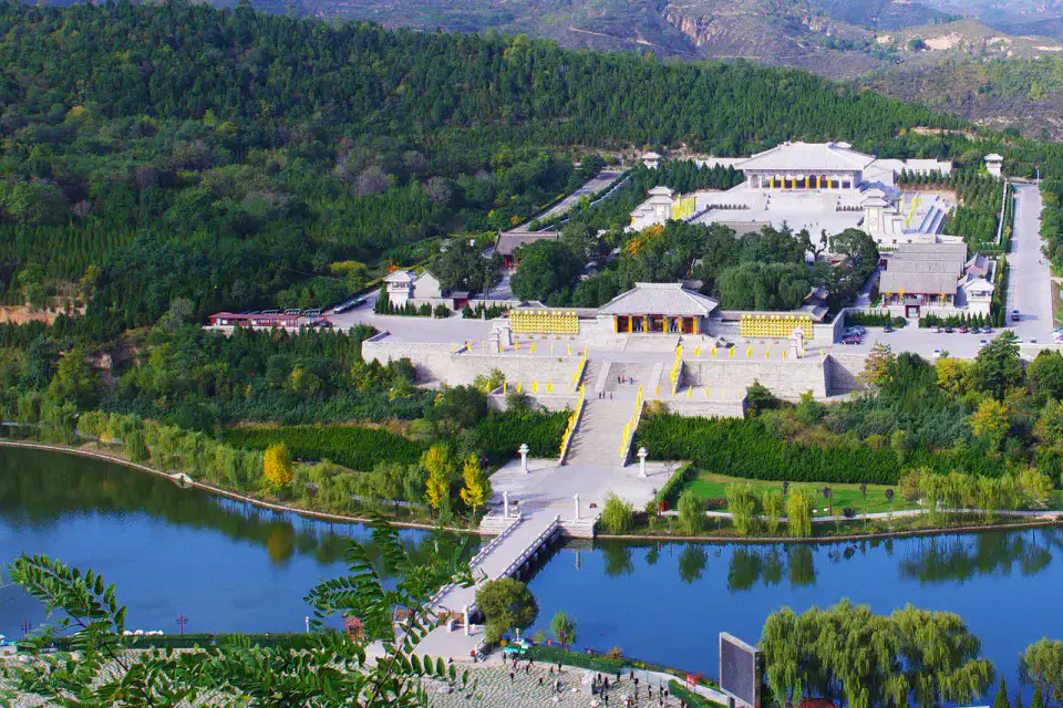 Forêt de cyprès de Qiaoshan - Huangling et mausolée de l'Empereur Jaune