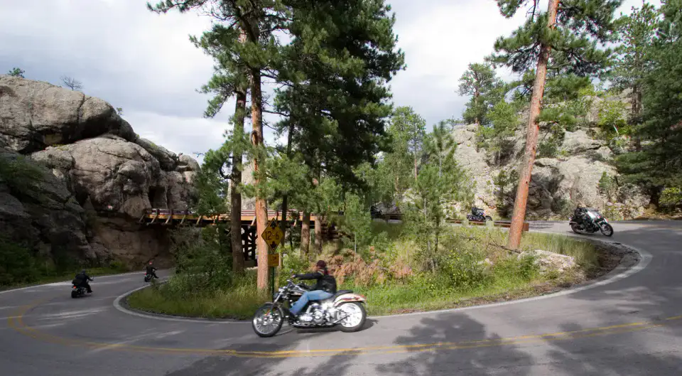 Iron Mountain Road - Mount Rushmore et Keystone