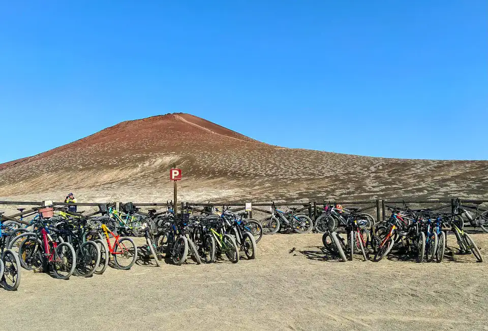 Montaña Bermeja dans les paysages volcaniques de La Graciosa