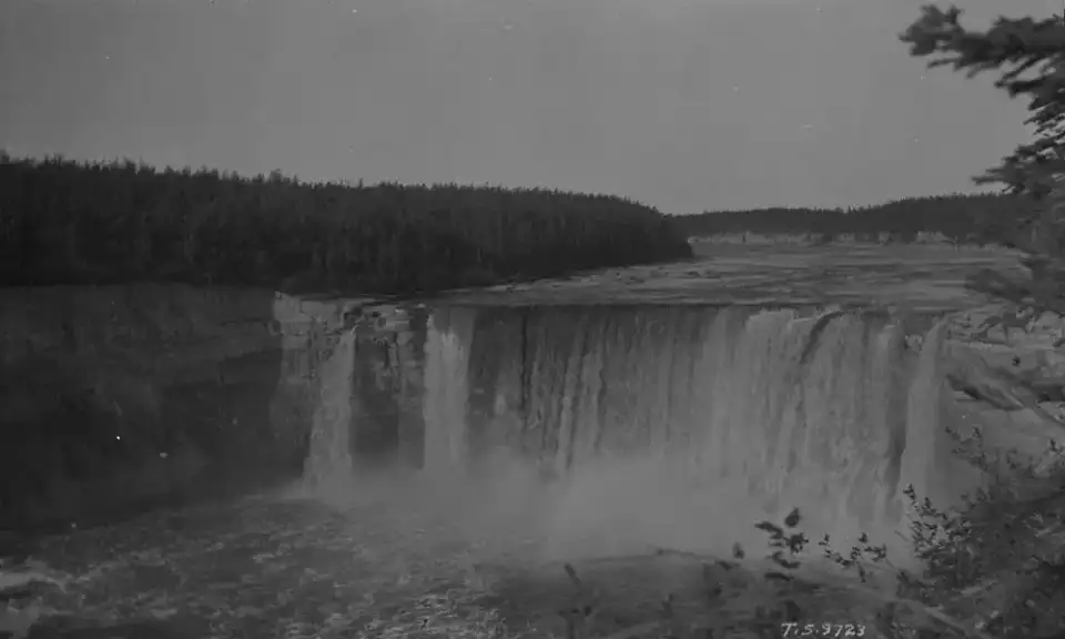 Alexandra Falls - Hay River et rive sud du Grand lac des Esclaves