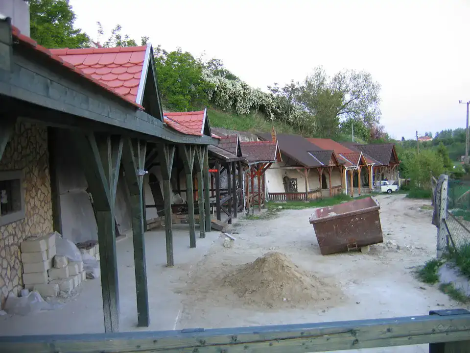 Caves de la Vallée des Belles Femmes