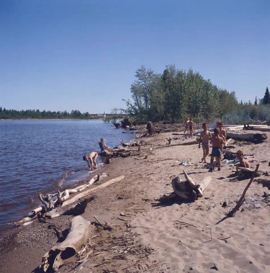 Vale Island Beach - Hay River et rive sud du Grand lac des Esclaves