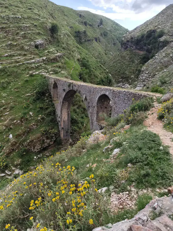 Maisons ottomanes — Gjirokastër et Blue Eye