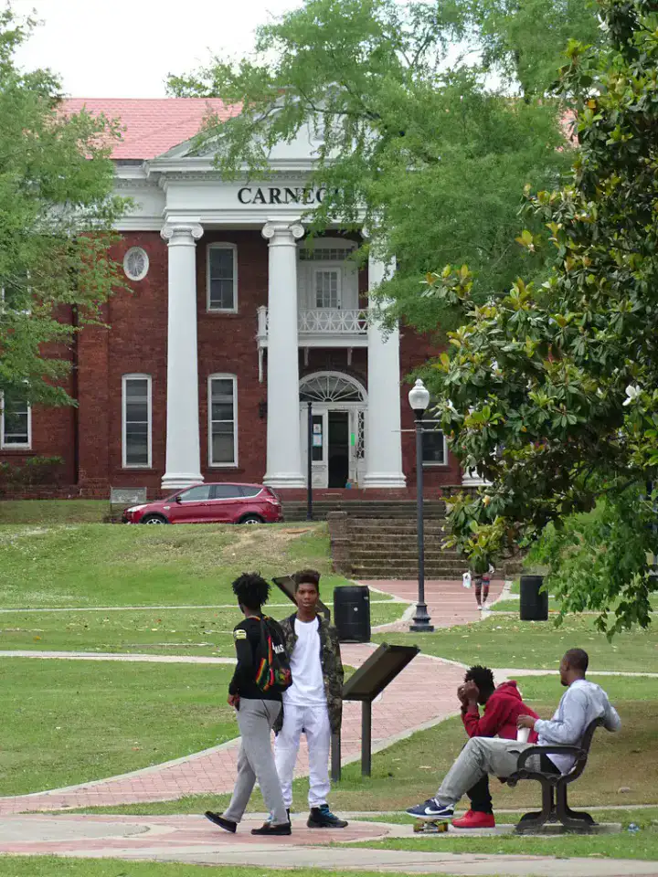 Tuskegee University - Tuskegee et Auburn