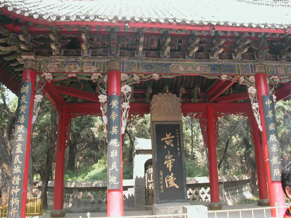 Mausolée de l'Empereur Jaune - Huangling et mausolée de l'Empereur Jaune