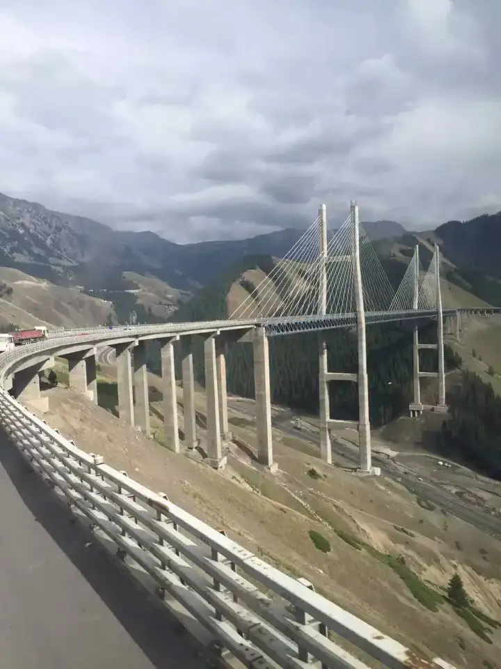 Pont de Guozigou - Lac Sayram et Guozigou