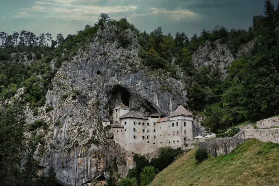 Château de Predjama — Postojna, Škocjan et Karst