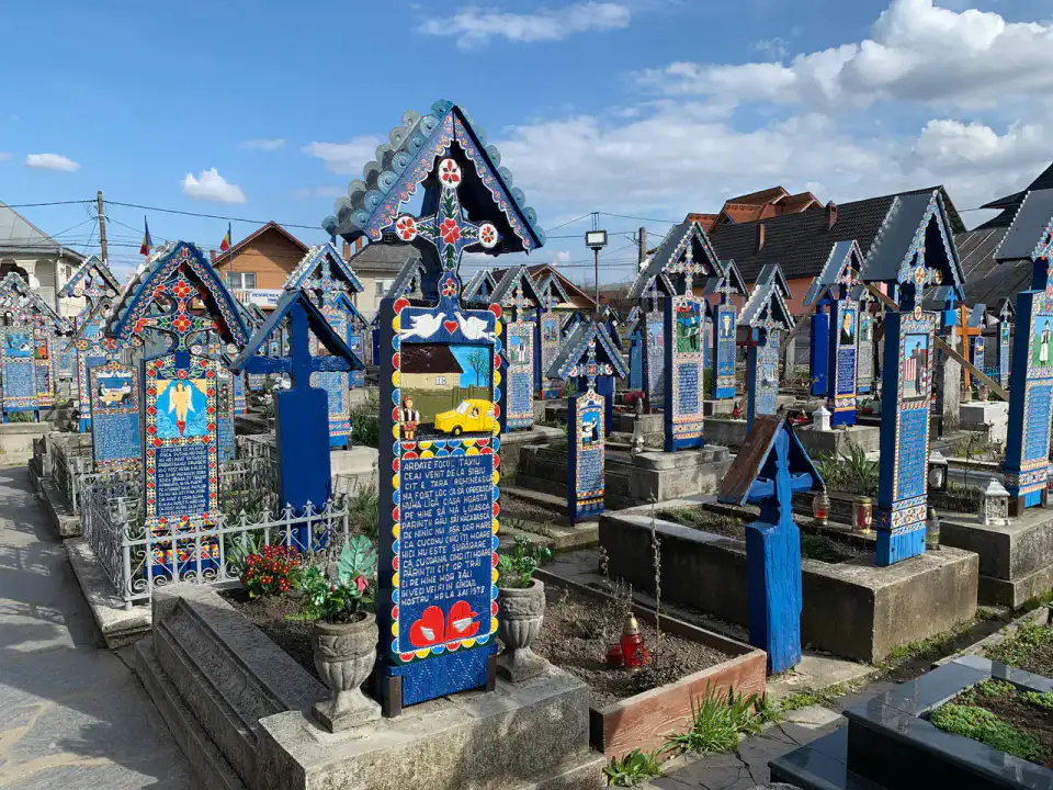 Cimetière joyeux de Săpânța — Maramureș