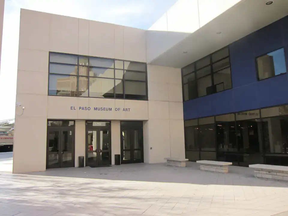 El Paso Museum of Art - El Paso et Franklin Mountains