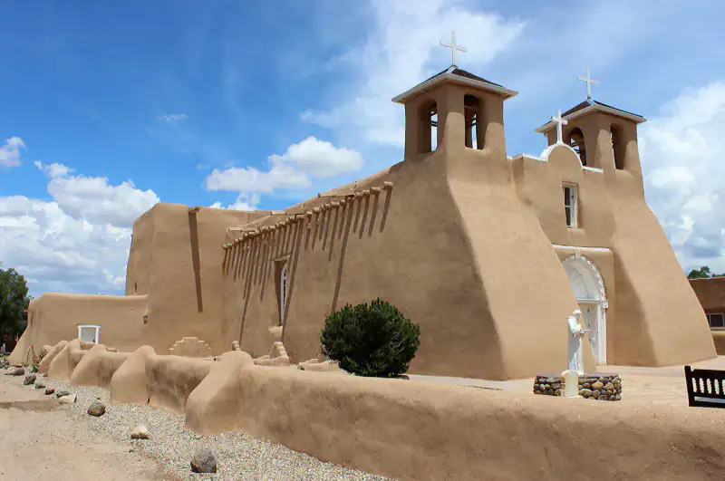 San Francisco de Asís Mission Church - Taos et Rio Grande Gorge