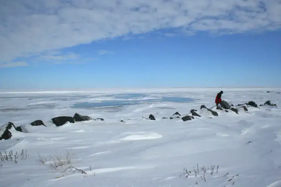 Rivage de l'océan Arctique - Tuktoyaktuk