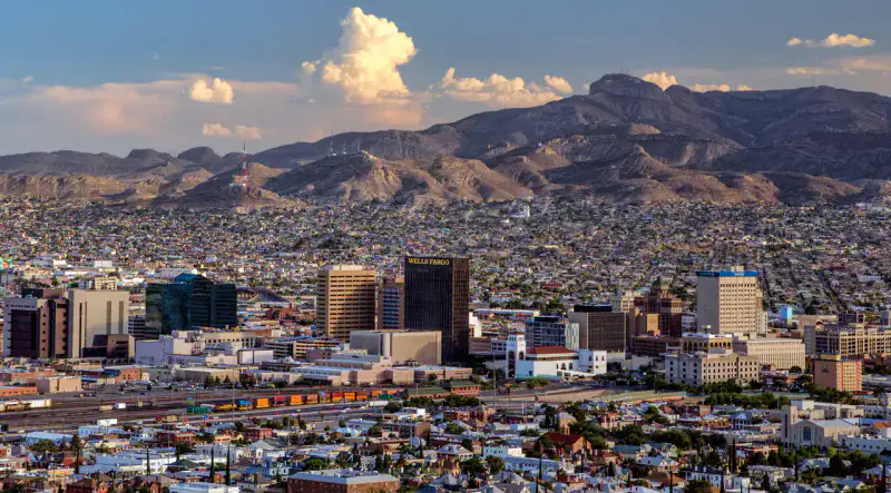 Scenic Drive Overlook - El Paso et Franklin Mountains