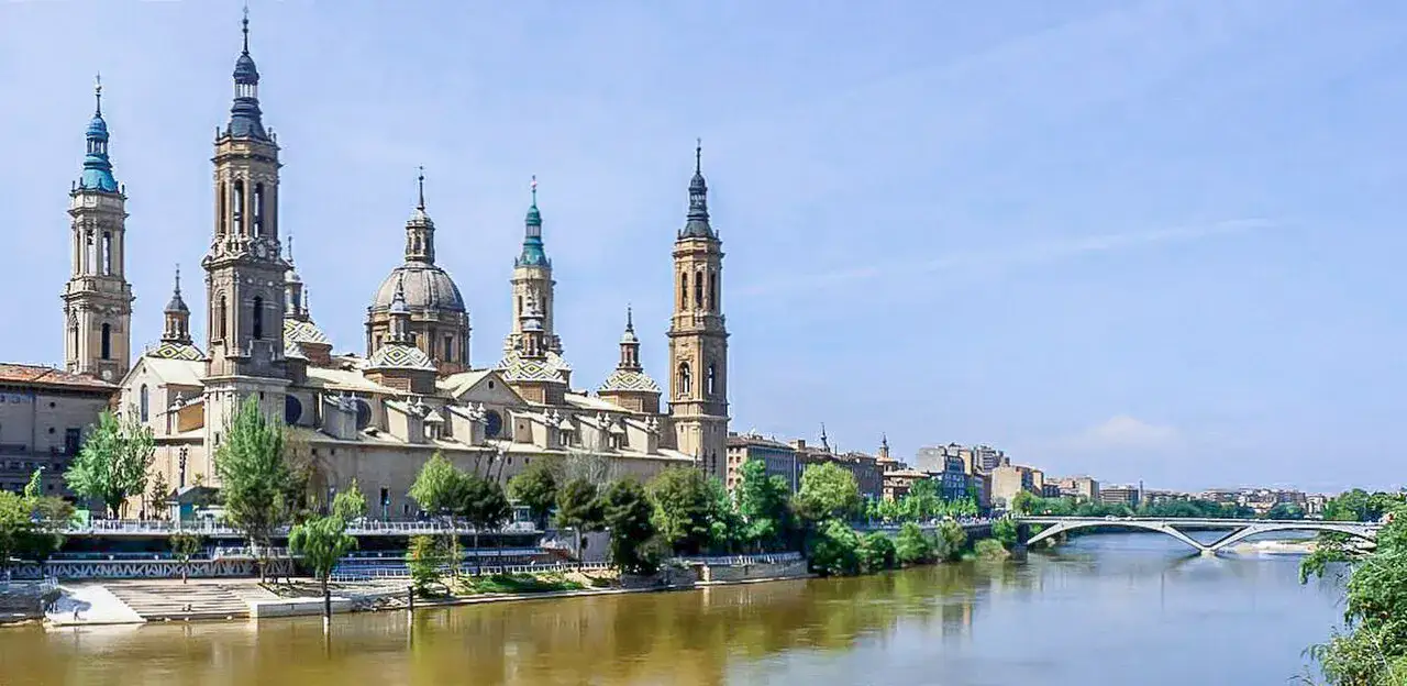 Basilique du Pilar et Ebre à Zaragoza
