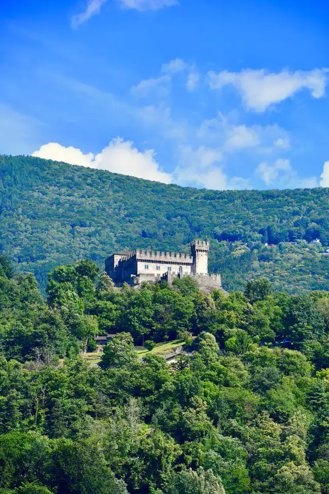 Sasso Corbaro - Bellinzone et châteaux du Tessin