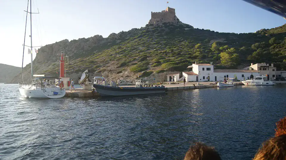 Port naturel et fort de Cabrera