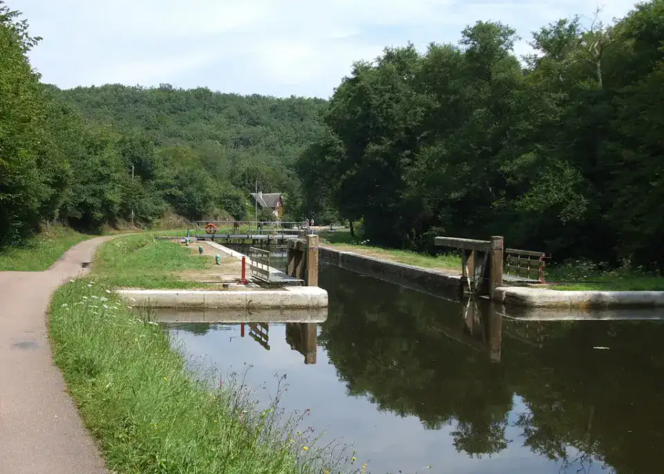 Canal du Nivernais — Auxerre et Vézelay